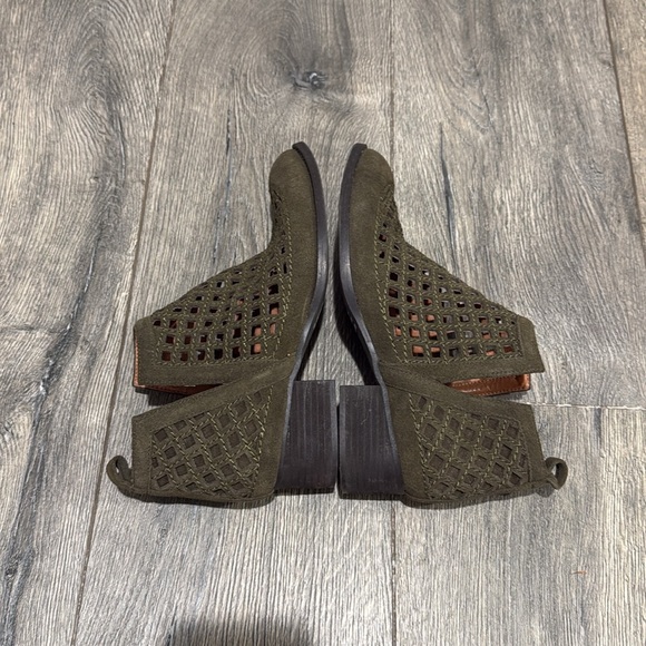 • Jeffrey Campbell • Taggart Almond Toe Booties
Olive Green Suede Leather 8 - Picture 5 of 6